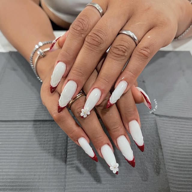 Ricostruzione unghie effetto perlato realizzata da Youmi Nail